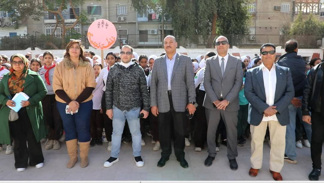 محافظ المنيا يتابع تدريبا عمليا لسيناريو إخلاء مدرسة الحديثة بنات فى مواجهة افتراضية لوقوع زلزال    