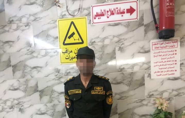 القبض على أحد الأشخاص ينتحل صفة ضابط طبيب بالقوات المسلحة
