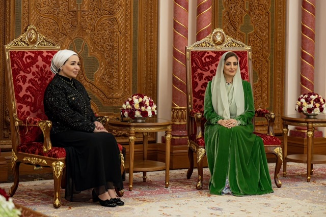 بالصور.. حرم سلطان عمان تستقبل السيدة انتصار السيسي