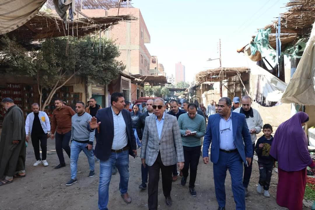 محافظ المنيا يتفقد سوق الخضار شرق سمالوط ويبحث مع تجار الجملة إقامة أسواق حضارية مناسبة