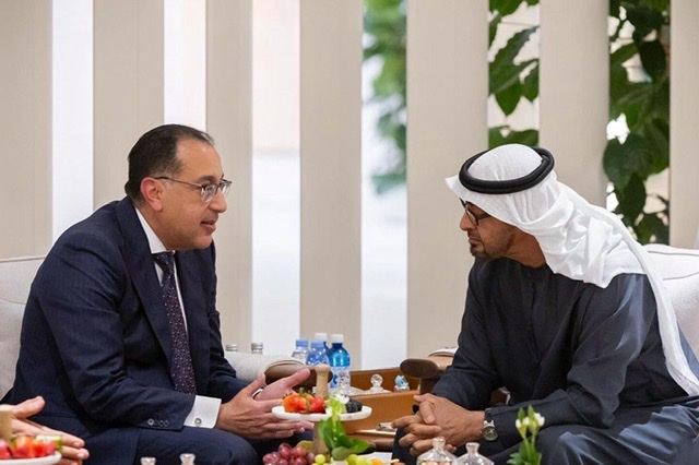 مصر والإمارات تبحثان التعاون المشترك في مختلف المجالات بقصر الشاطئ بأبوظبي