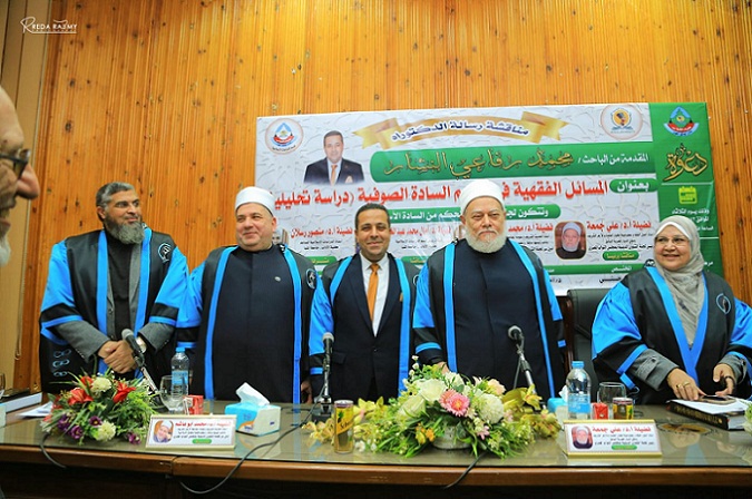 بحضور د. على جمعة : آداب المنيا تمنح الدكتوراه لمحمد النشار عن رسالة المسائل الفقهية فى تراجم الصوفية


