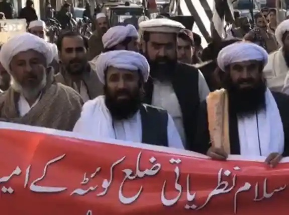 باكستان .. اتفاق على تشكيل ائتلاف حكومي لا يضم حزب عمران خان