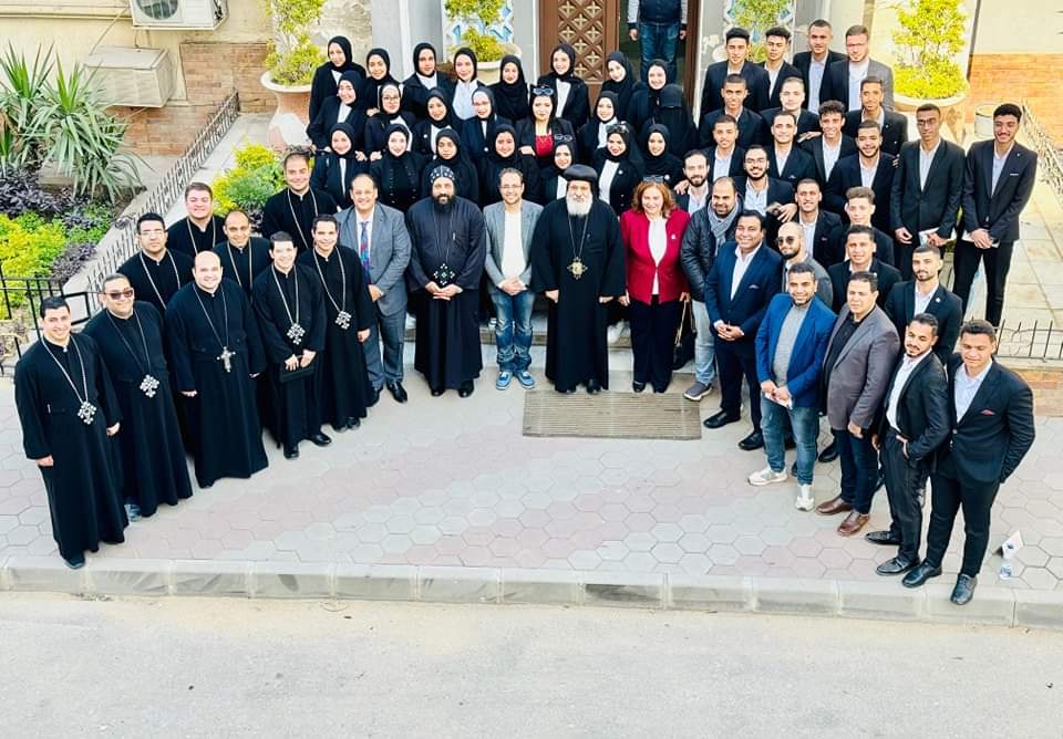 الكلية الإكليريكية بالأنبا رويس تستقبل وفدًا من 