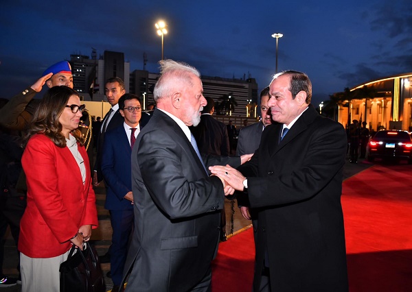 بالصور .. الرئيس السيسي يودع نظيره البرازيلي لولا دا سيلڤا بمطار القاهرة 