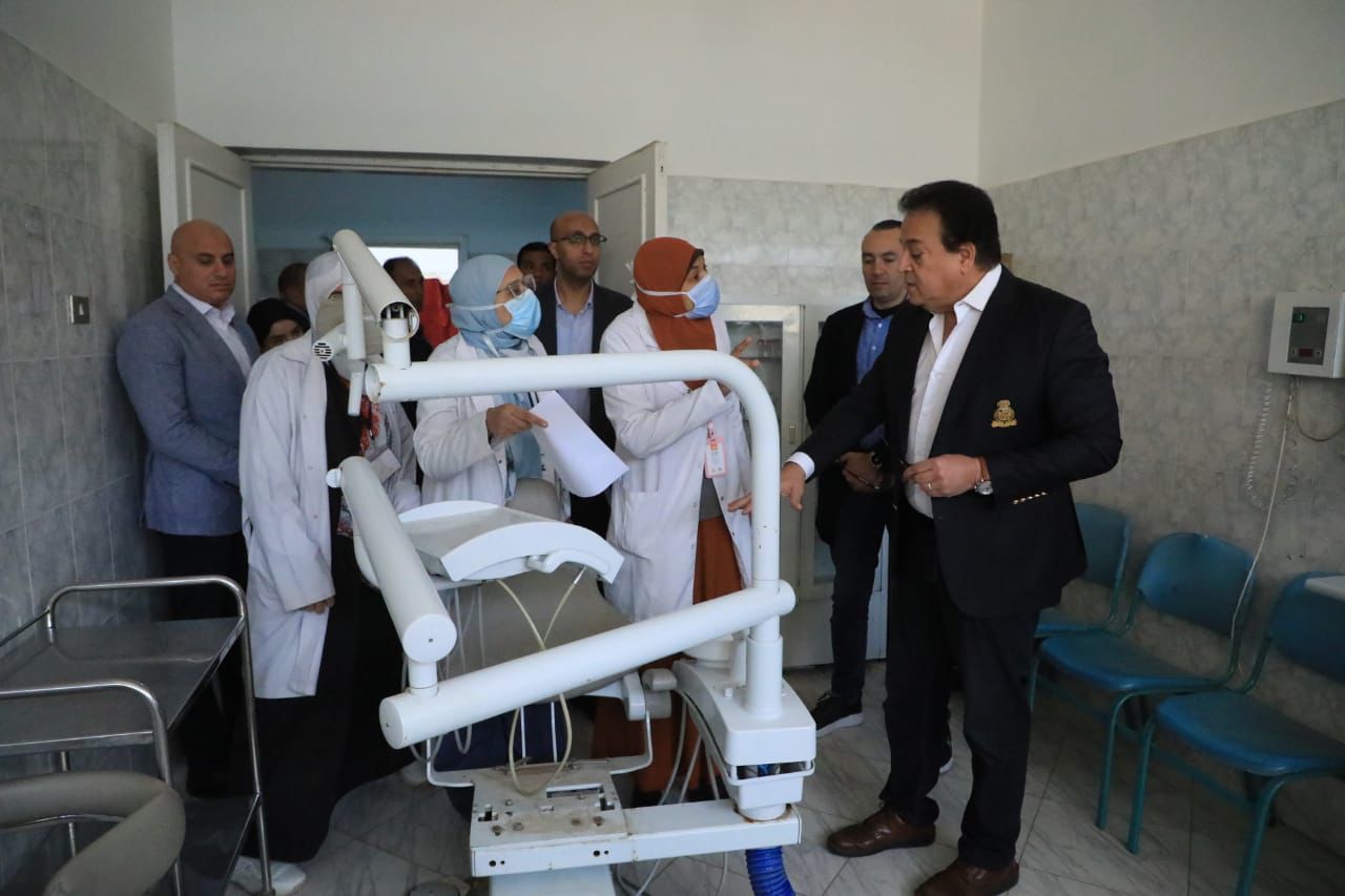 وزير الصحة يوجه بإعادة توزيع الزيادة العددية من أطباء الأسنان بمركز طب أسرة المستقبل على منشآت طبية أخرى أكثر احتياجاً