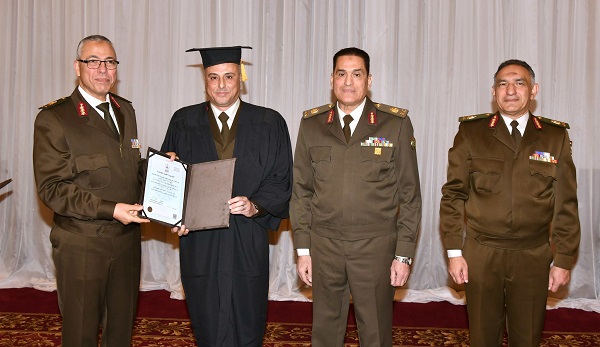 الأكاديمية الطبية العسكرية تنظم مراسم تسليم الشهادات العلمية وتكريم المتميزين من الأطباء العسكريين والمدنيين