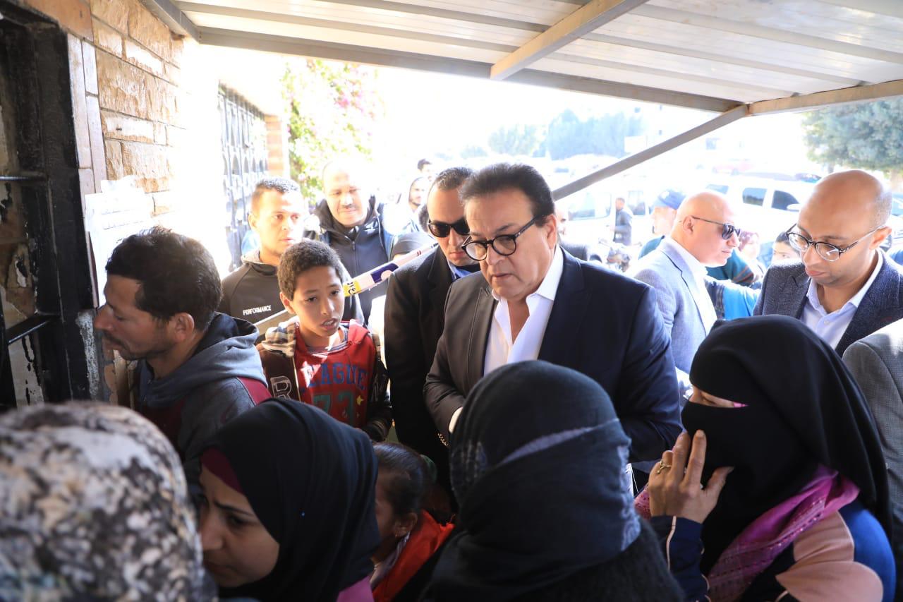 وزير الصحة يوجه باحالة مدير مستشفى الشروق المركزي والأطباء والتمريض المتغيبين للتحقيق 
