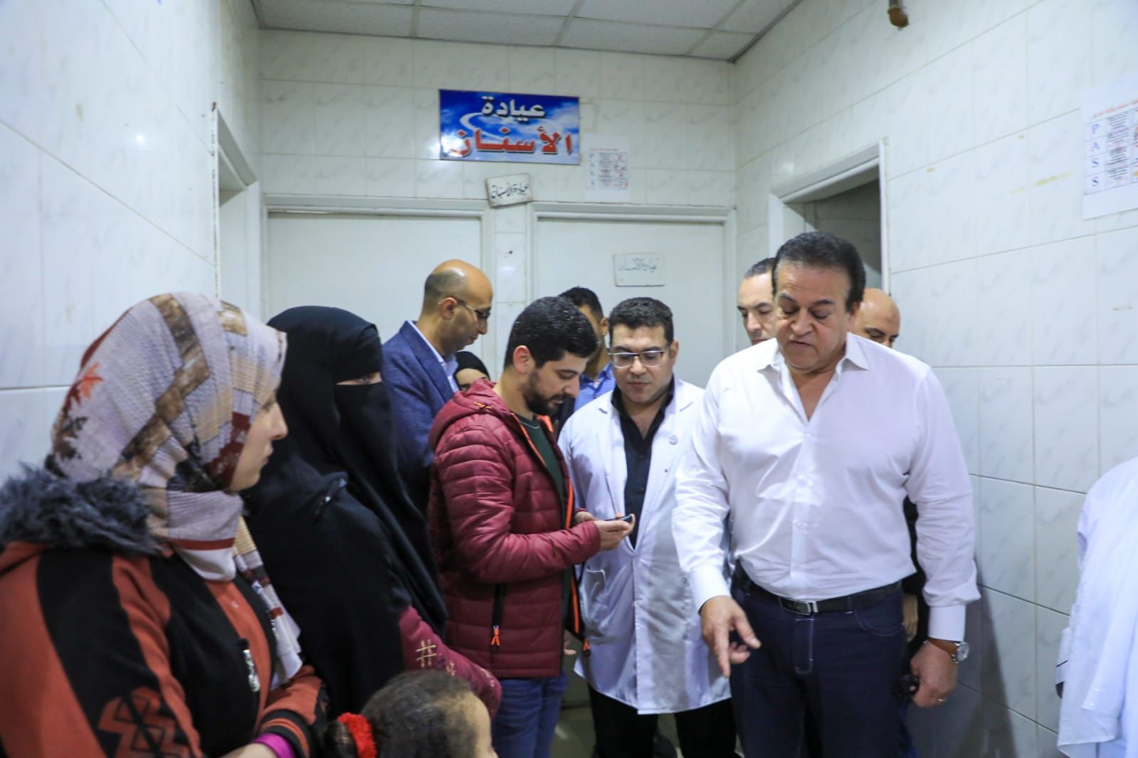 وزير الصحة يتفقد مستشفى قويسنا المركزي بمحافظة المنوفية ويوجه بفتح تحقيق حول تغيب أعداد كبيرة من الفرق الطبية