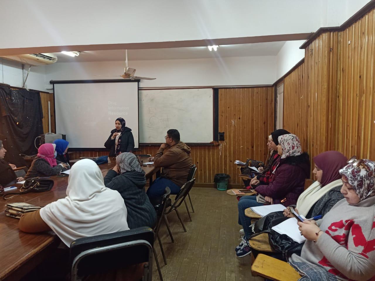 «الصحة» تنظم دورات تدريبية لرفع كفاءة الصيادلة بمحافظات الجمهورية