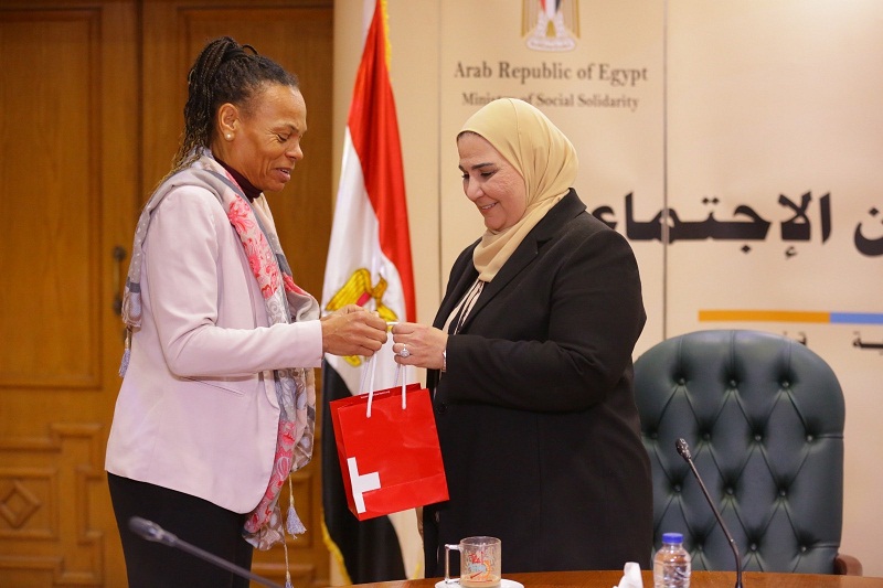 وزيرة التضامن تناقش مع الوكالة السويسرية للتنمية الجهود المقدمة من مصر لإغاثة غزة والسودان

