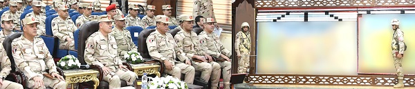 الفريق أسامة عسكر يشهد إحدى مراحل مشروع مراكز القيادة الذى تنفذه المنطقة المركزية العسكرية
