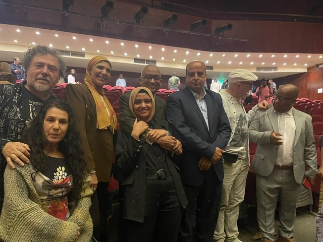 عودة فرقة المسرح الإسبانية 