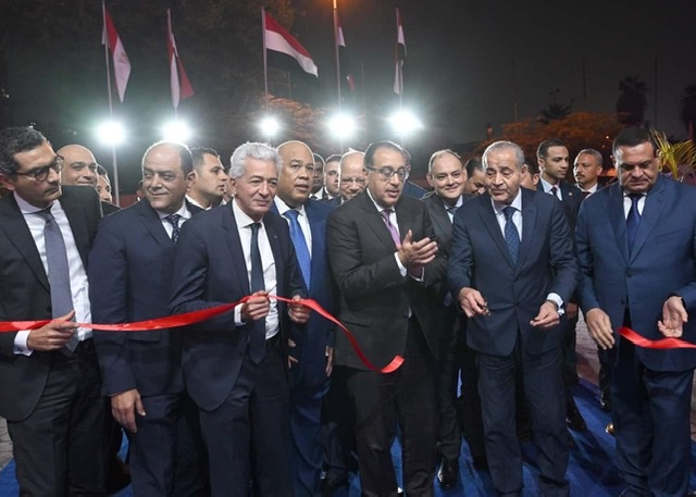 رئيس الوزراء يفتتح المعرض الرئيسى 
