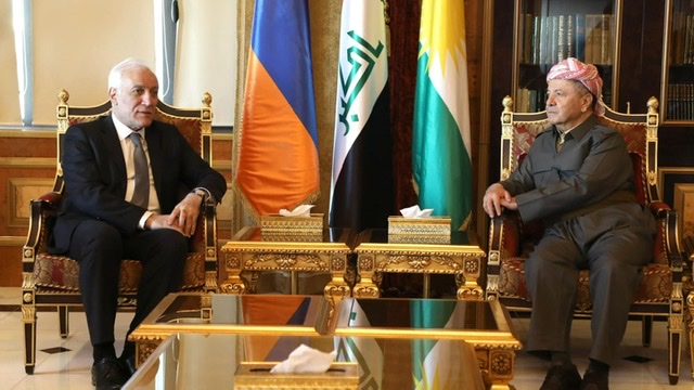 بارزاني: الالتزام بالدستور الحل الوحيد للمشكلات بين أربيل وبغداد