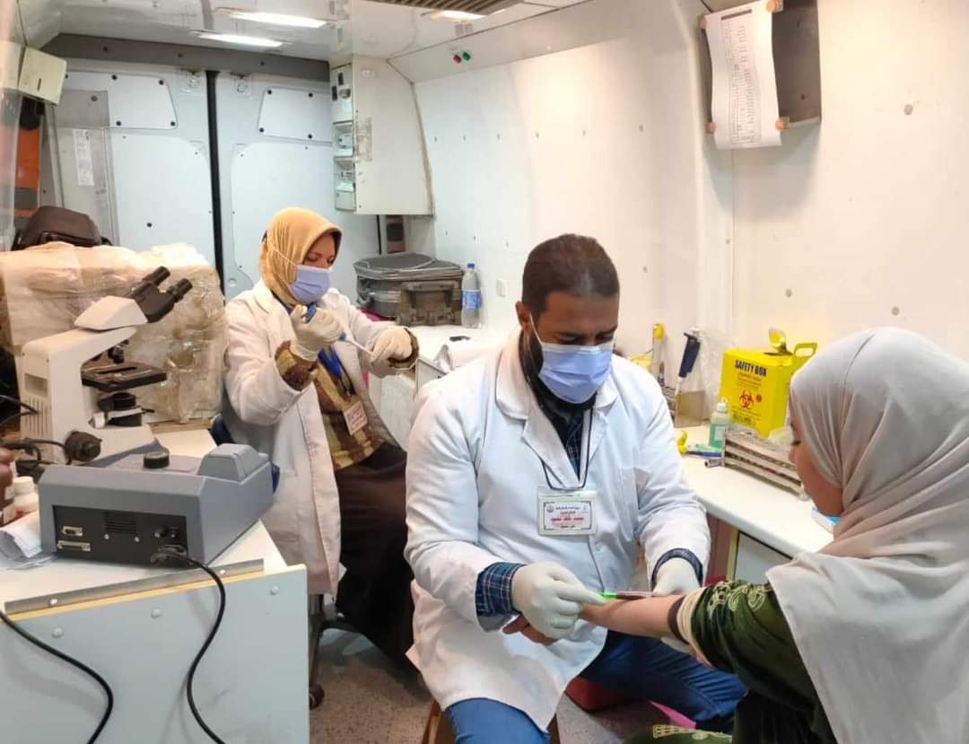 توقيع الكشف على 1680 حالة خلال قافلة طبية مجانية بقرية القطوشة بمركز سمالوط بالمنيا