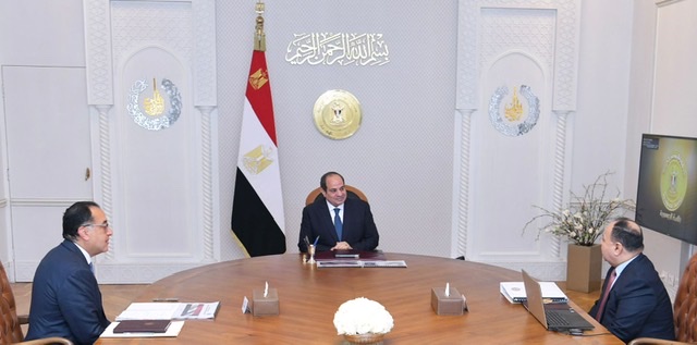 السيسي يقرر رفع حد الإعفاء الضريبي لكافة العاملين بالدولة بالحكومة والقطاعين العام والخاص بنسبة 33%
