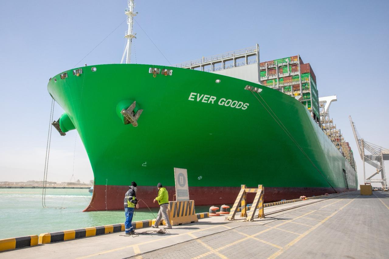 ميناء السخنة التابع لاقتصادية قناة السويس يستقبل سفينة الحاويات“Ever Goods”

