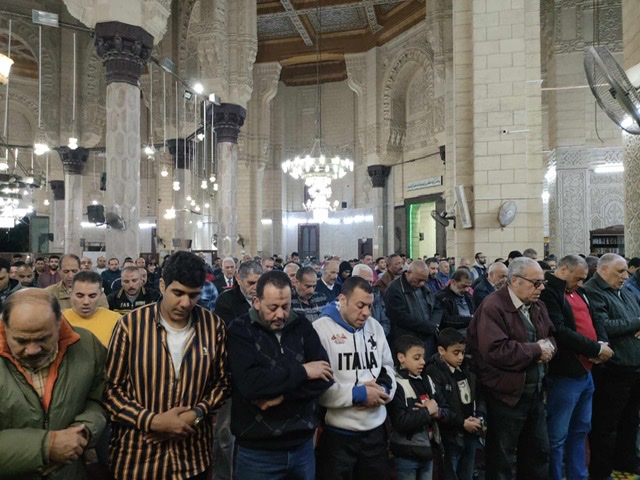 وزير الأوقاف: إقبال كبير من المصلين على صلاة التراويح
