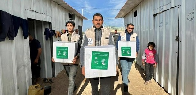 مركز الملك سلمان للإغاثة يواصل توزيع المساعدات الإنسانية للمتضررين في قطاع غزة