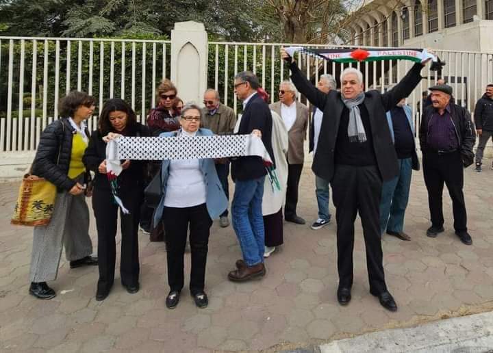 تفاصيل الاعتداء على صباحي ورفاقه أثناء المطالبة أمام الخارجية بفتح معبر رفح 



 