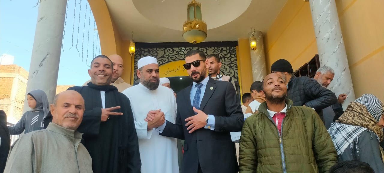 حساسين ورموز شعبيه وديينيه يفتتحون مسجد خاتم المرسلين بابو رواش





