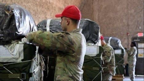 ‏القوات الأمريكية والأردنية تنفذان عمليات انزال جوي مشتركة للمساعدات في غزة