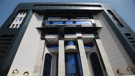 إفطار بالعيش الحاف تضامنًا مع غزة على سلالم نقابة الصحفيين 