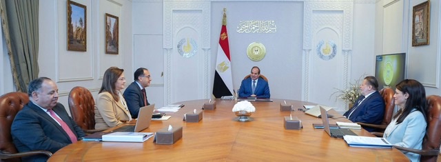 الرئيس السيسي يوجه باستمرار وتعزيز جهود تخفيف الأعباء عن المواطنين
