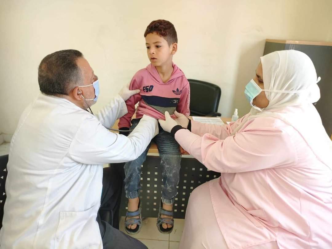 صحة المنيا توقع الكشف بالمجان على1709 حالات خلال قافلة طبية بقرية دفش بمركز سمالوط