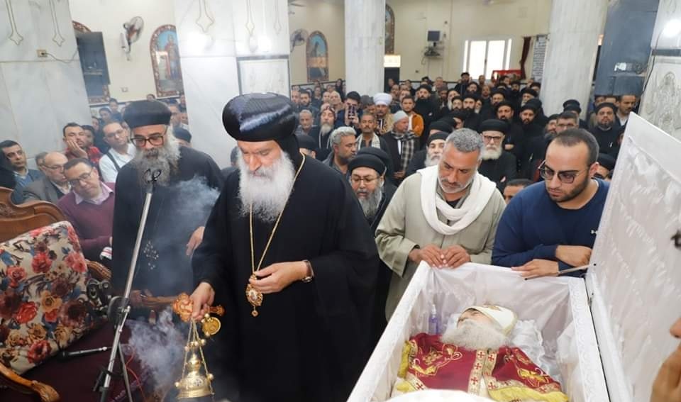 الكنيسة تقيم صلوات تجنيز شيخ كهنة إيبارشية طما
