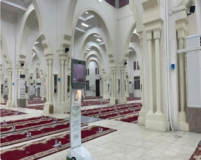 الشؤون الدينية تفعل أجهزة الروبوت التوجيهي بعدة لغات لإثراء تجربة قاصدي المسجد الحرام