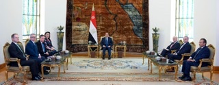 السيسي يستقبل وفد من لجنة الشؤون الخارجية بمجلس العموم البريطاني