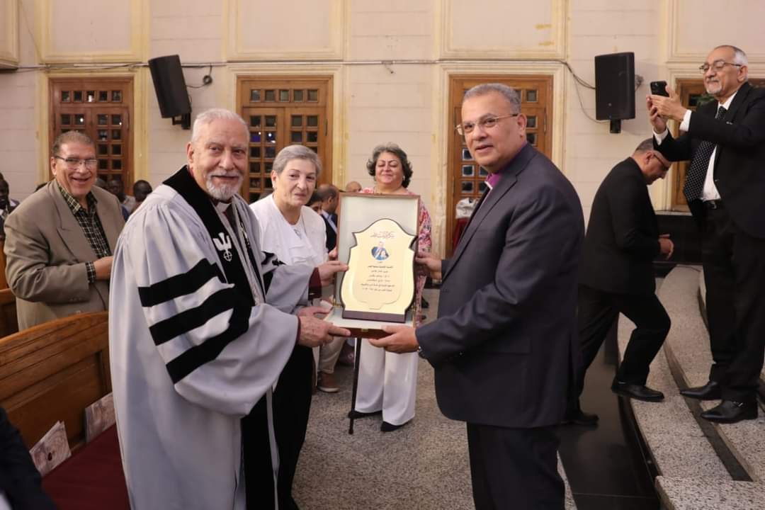 رئيس الطائفة الإنجيلية يشهد تكريم الدكتور القس يوسف بطرس بالأزبكية 
