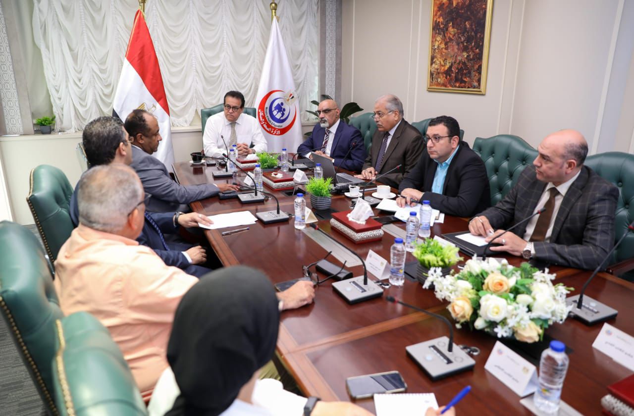 وزير الصحة يعقد اجتماعًا لمتابعة العمل بالمشروع القومي للرعايات والحضانات 