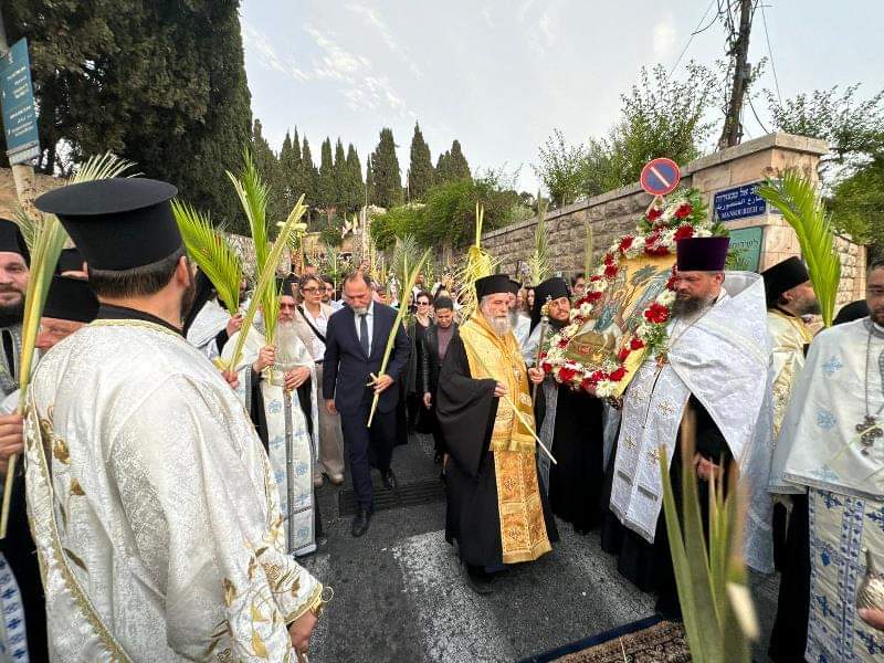 حسب تقليد البطريركية الأورشليمية مسيرة سعف النخيل من بيت فاجي