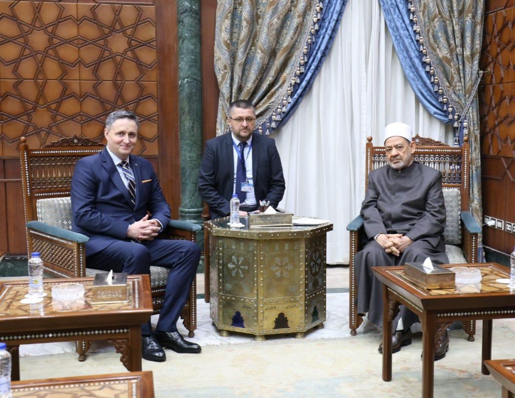 شيخ الأزهر في لقاء مع الرئيس البوسني: مصانع أمريكا والغرب تدور تروسها على مقدرات العرب والمسلمين

