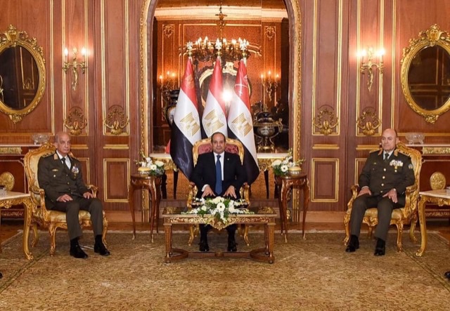 بالصور .. الرئيس السيسي يشارك في حفل سحور القوات المسلحة