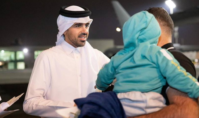 قطر تستقبل الدفعة الـ21 من جرحي غزة وترسل 19 طنًا من المساعدات الغذائية للقطاع