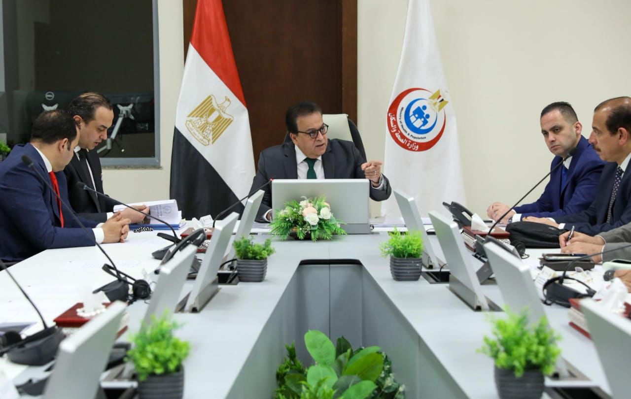وزير الصحة يجتمع بقيادات الوزارة لمناقشة خطة التأمين الطبي خلال أيام عيد الفطر المبارك