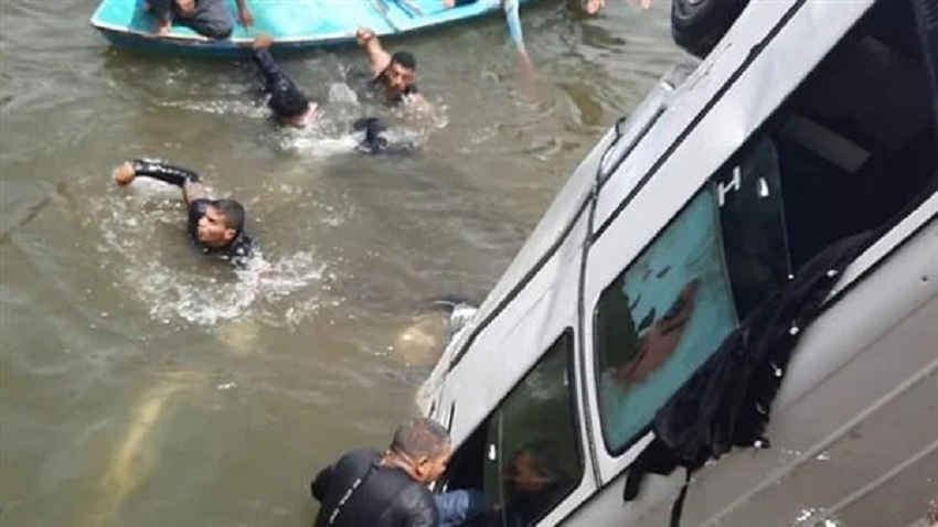 التفاصيل الكاملة لسقوط ميكروباص معدية أبو غالب في نهر النيل وانتشال 9 جثث