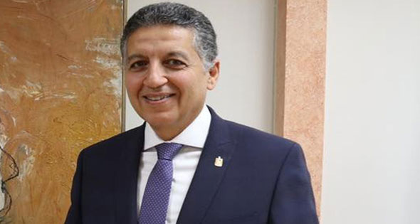 سفير مصر في أثينا يرحب بتبرئة المصريين في حادث غرق مركب الهجرة