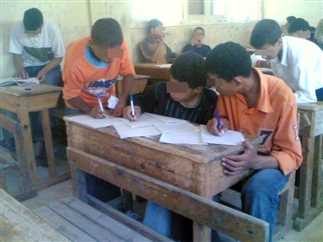 امتحانات الإعدادية فى قنا على مكتب وزير التعليم 

