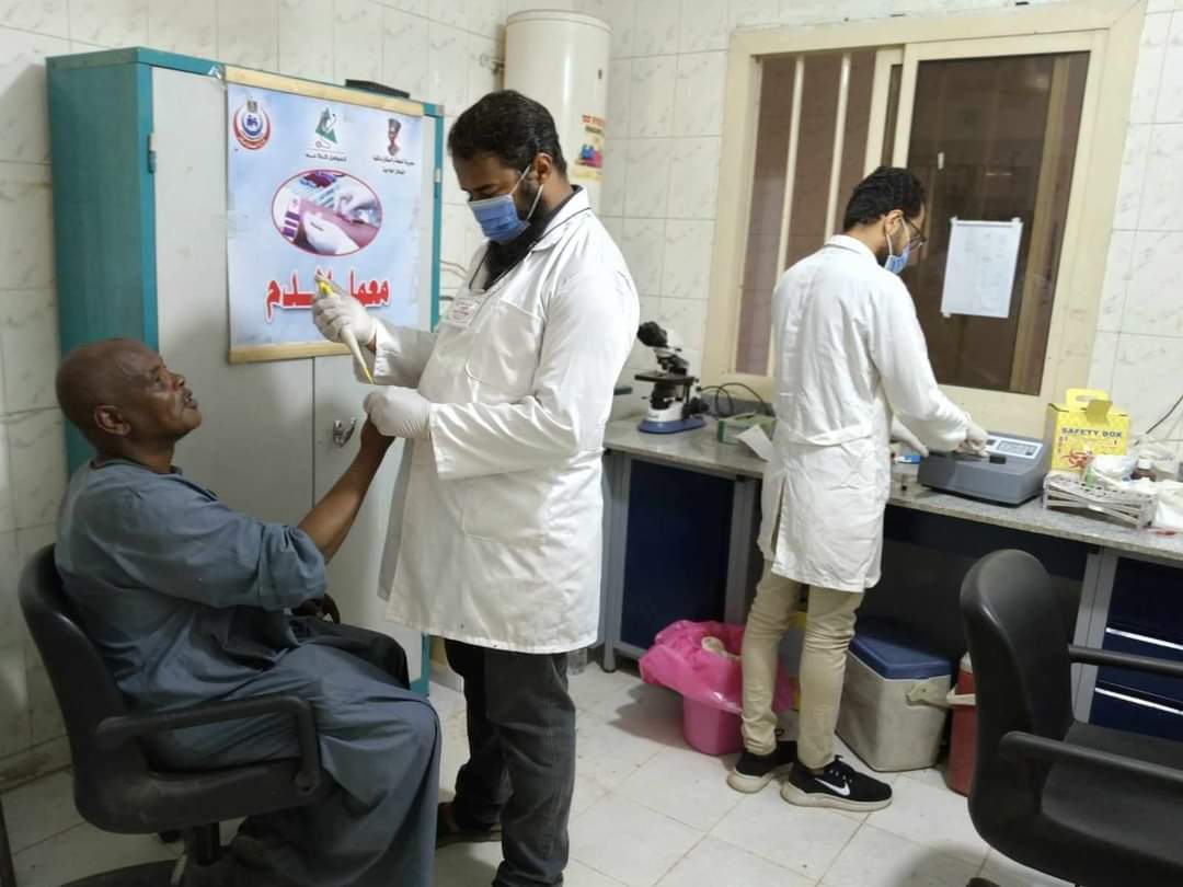 توقيع الكشف الطبي على 1462 حالة خلال قافلة طبية بقرية رسلان بمركز المنيا