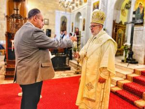 النائب البطريركي العام للروم الملكيين الكاثوليك يترأس قداس سبت النور بالإسكندرية 