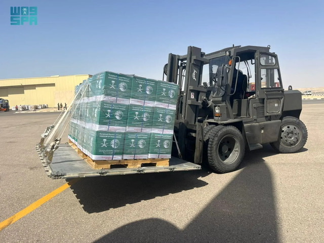 مطار العريش يستقبل الطائرة السعودية الـ 54  لإغاثة الشعب الفلسطيني في قطاع غزة