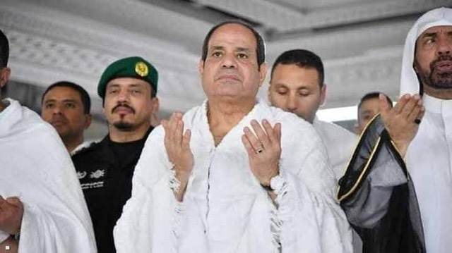 السيسي يعود إلى أرض الوطن بعد أداء فريضة الحج