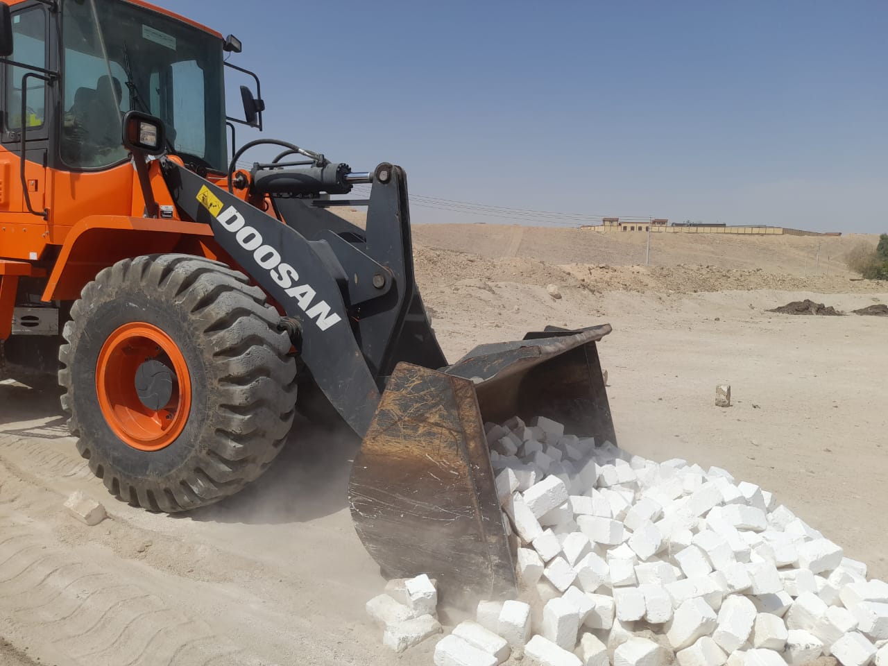 حاول أصحابها استغلال إجازة العيد .. ايقاف حالات البناء المخالف بالأقصر 