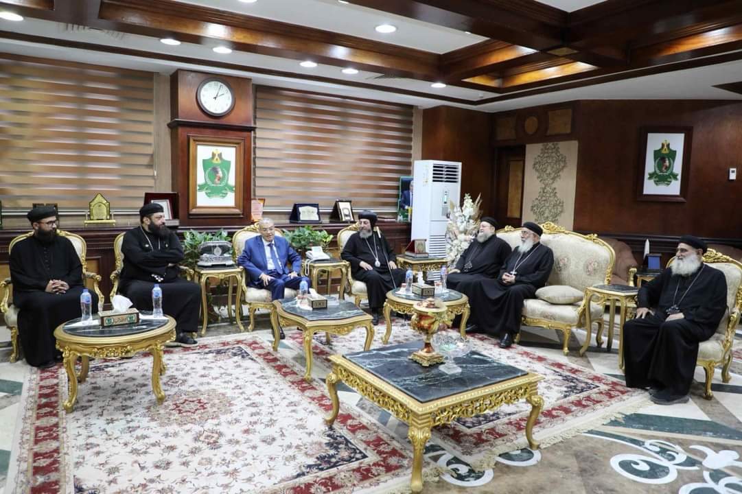 محافظ المنيا يستقبل مطران بني مزار وأسقف البهنسا لتقديم التهنئة بعيد الأضحى المبارك