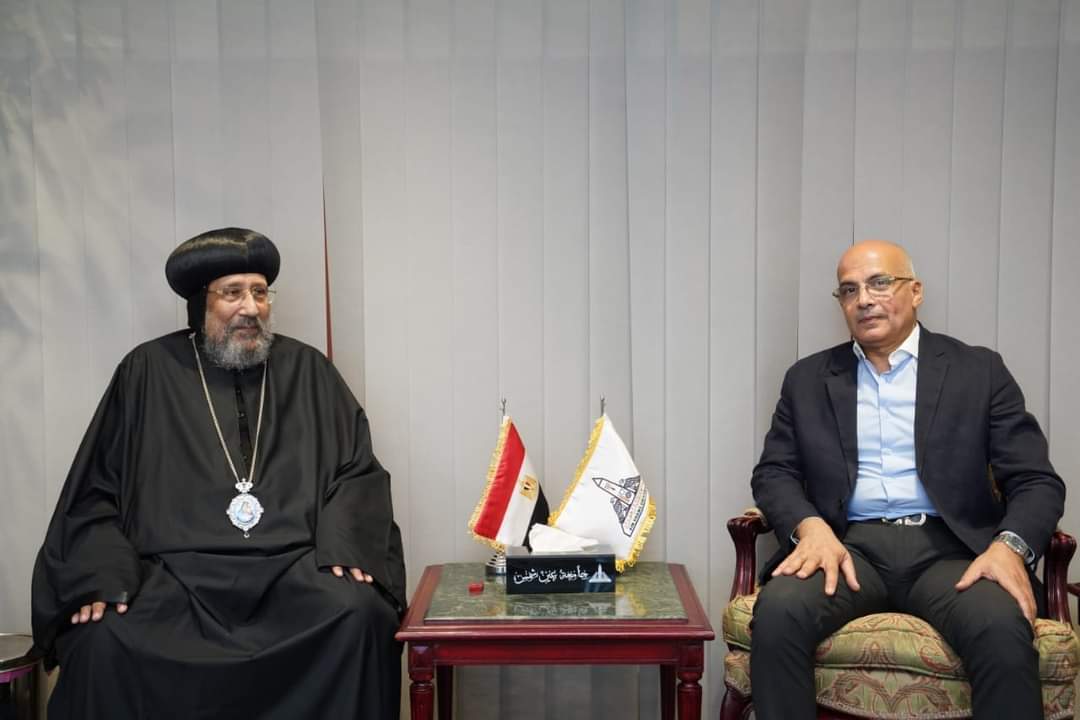 رئيس جامعة عين شمس يستقبل الأنبا إرميا رئيس المركز الثقافي القبطي الأرثوذكسي